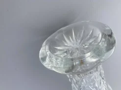 Vase en verre moulé vintage années 60-70, décor géométrique