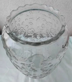 Vase en verre pressé moulé