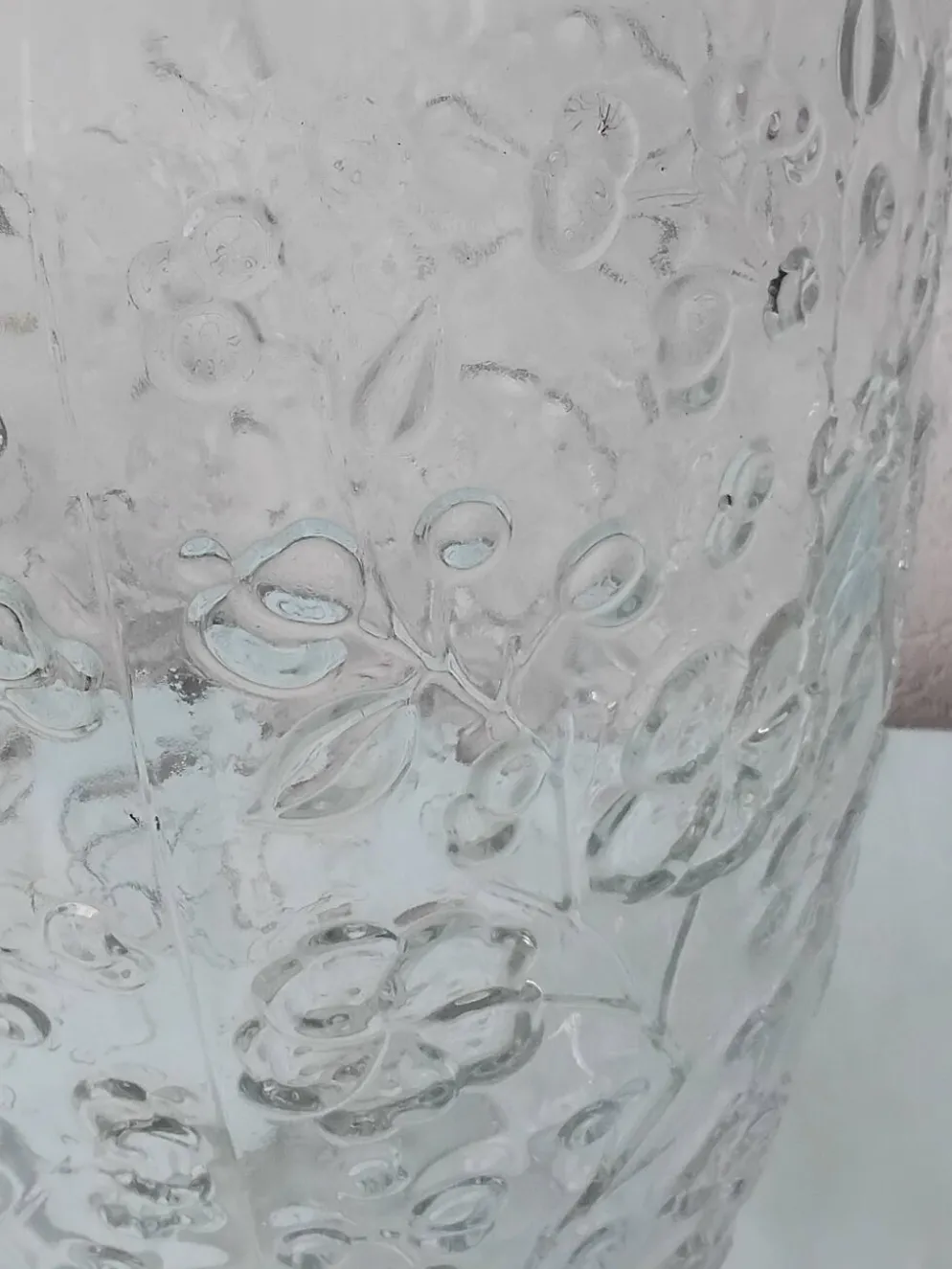 Vase en verre pressé moulé