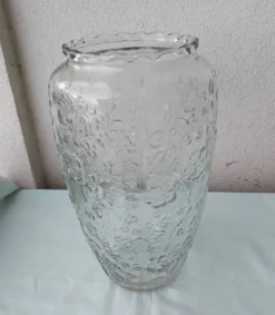 Vase en verre pressé moulé