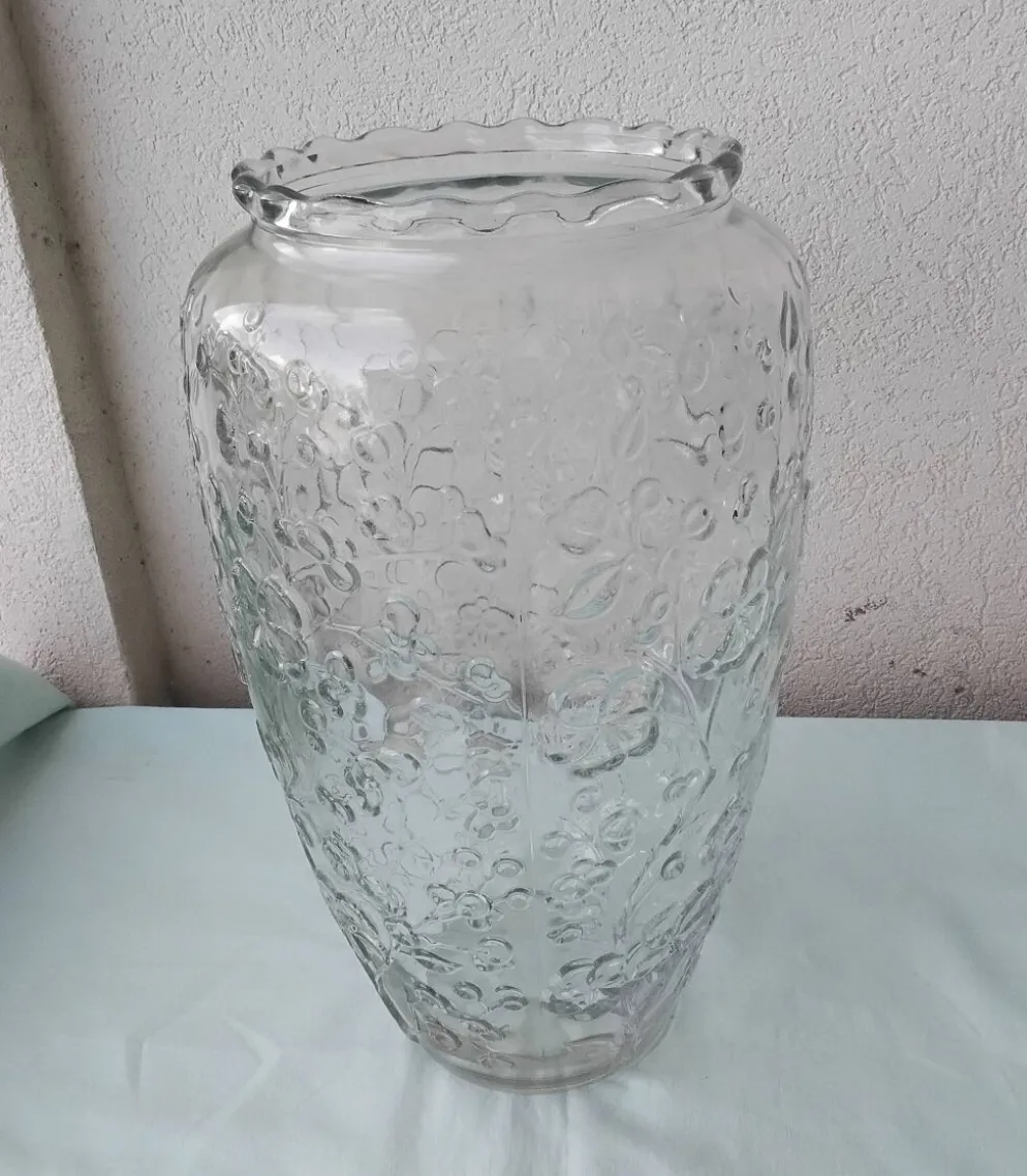 Vase en verre pressé moulé