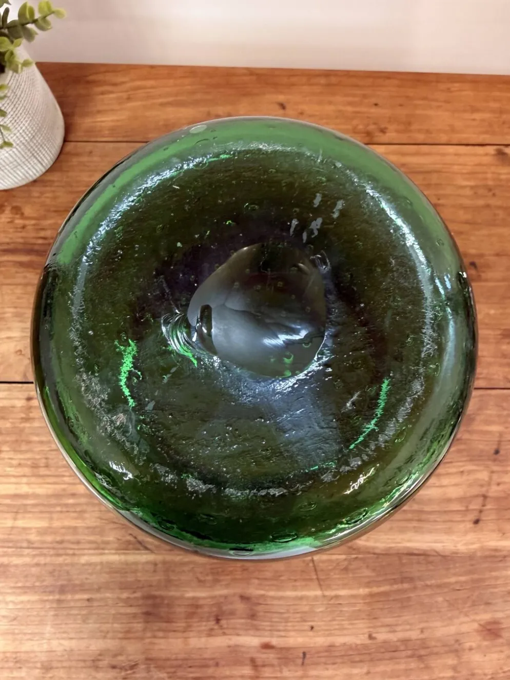 Vase en verre soufflé vert à décor de bulles