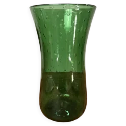 Vase en verre soufflé vert à décor de bulles
