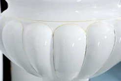 Vase et colonne surdimensionnés en céramique blanche de Tommaso Barbi, Italie 1970
