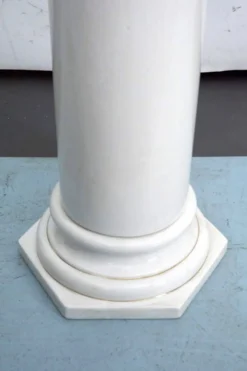 Vase et colonne surdimensionnés en céramique blanche de Tommaso Barbi, Italie 1970