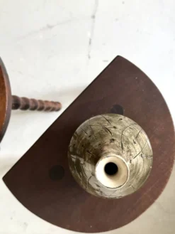 Vase japandi en céramique émaillée et incisée signé au tampon