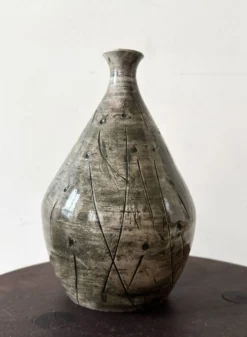 Vase japandi en céramique émaillée et incisée signé au tampon