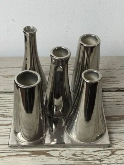 Vase multitubes asymétriques sur socle en céramique argentée, 1970