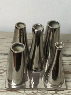 Vase multitubes asymétriques sur socle en céramique argentée, 1970