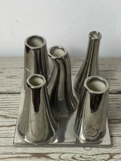 Vase multitubes asymétriques sur socle en céramique argentée, 1970