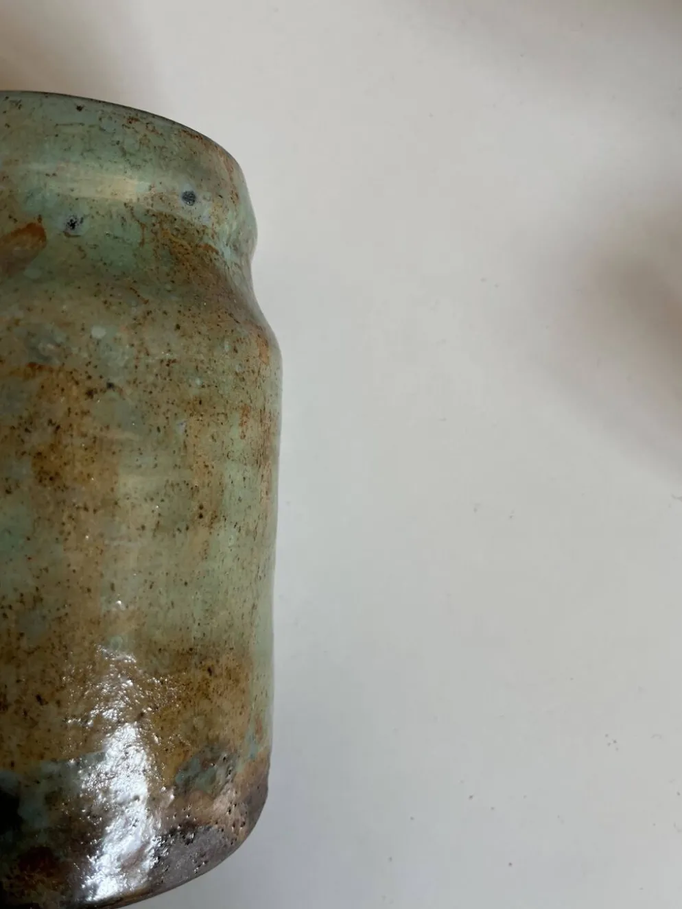 Vase pot de potier en terre turquoise et mordorée