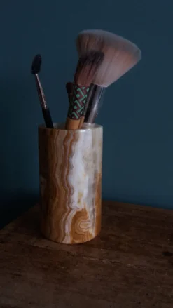 Vase pot à pinceaux et crayons en marbre ou onyx