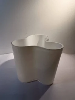 Vase Savoy 3030 design Alvar Aalto pour iittalia