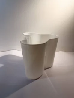 Vase Savoy 3030 design Alvar Aalto pour iittalia