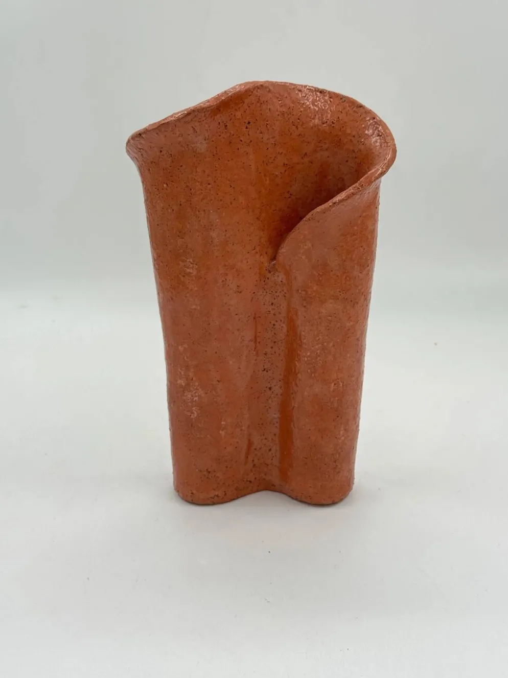 Vase sculptural en céramique d’atelier, terracotta à double bec