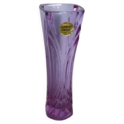 Vase soliflore en cristal violet mauve ciselé, Cristal d’Arques