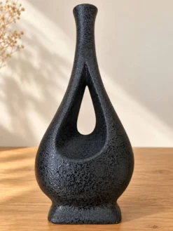 Vase soliflore sculptural en céramique noire – années 60/70