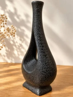 Vase soliflore sculptural en céramique noire – années 60/70