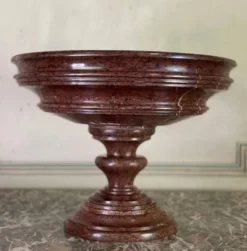 Vasque en marbre rouge griotte vers 1800