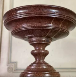 Vasque en marbre rouge griotte vers 1800