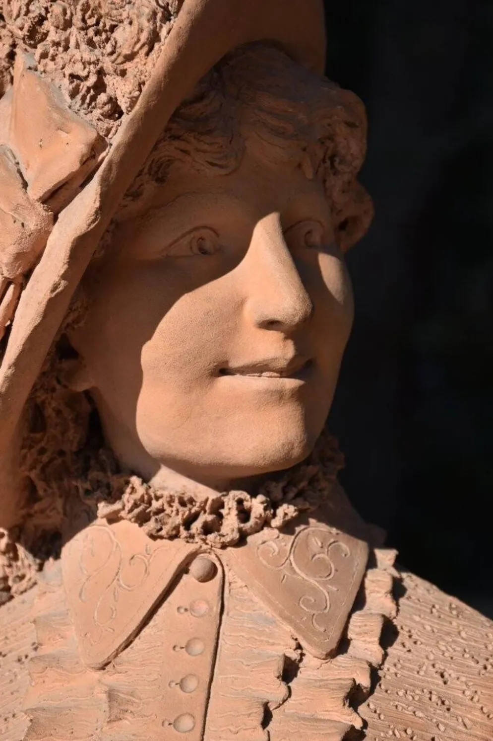 Victor Vermare, Femme coiffée d'un chapeau à plume (1883)
