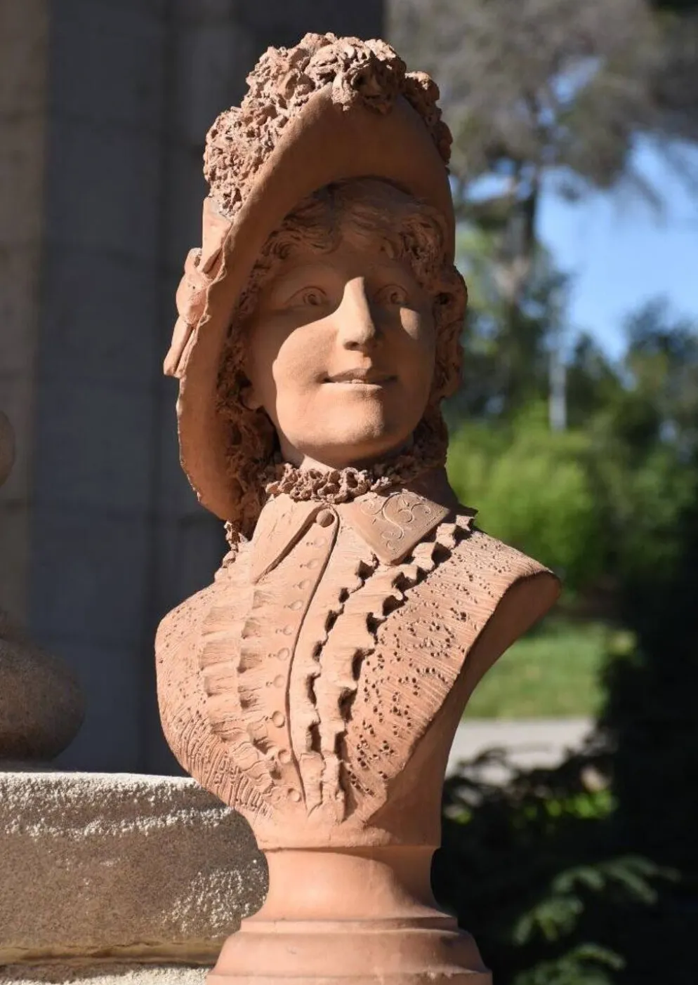 Victor Vermare, Femme coiffée d'un chapeau à plume (1883)