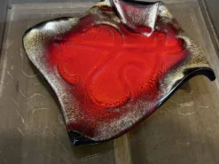 vide-poche en céramique émaillée rouge flambée signée- années 60