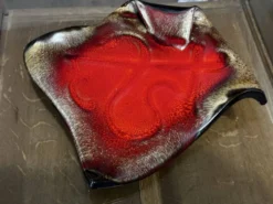 vide-poche en céramique émaillée rouge flambée signée- années 60