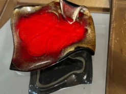 vide-poche en céramique émaillée rouge flambée signée- années 60