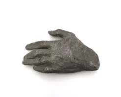 Vide poche en fonte couleur argent moulage d'une main, sculpture années 70