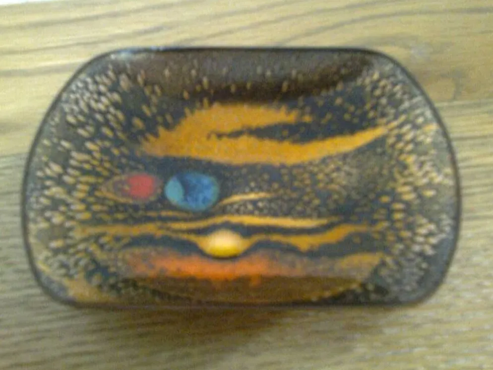 vide-poche en métal émaillé, coloris brun-orange, forme rectangle-ovale