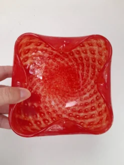 Vide poche en verre de Murano bullicante rouge signé