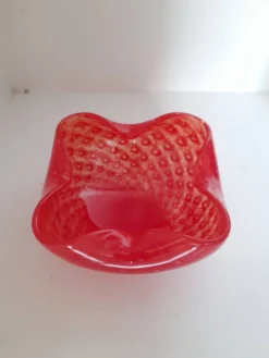 Vide poche en verre de Murano bullicante rouge signé