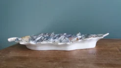 Vide poche feuille émaillage irisé, signé Gfredy