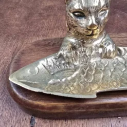 Vide-poche vintage chat poisson en laiton sur socle bois massif