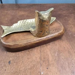 Vide-poche vintage chat poisson en laiton sur socle bois massif