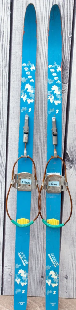 Vieille paire de ski's d'enfant en bois bleu clair 118 cm