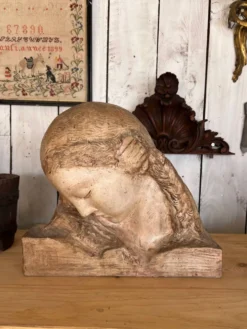 Vierge en plâtre