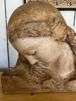 Vierge en plâtre