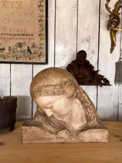 Vierge en plâtre