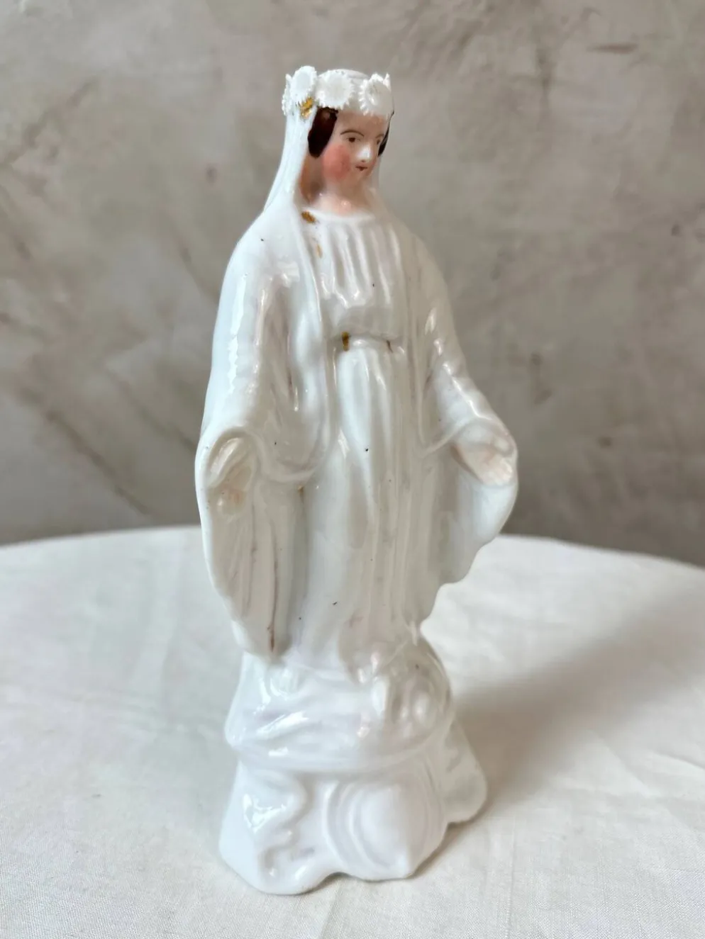 Vierge en porcelaine