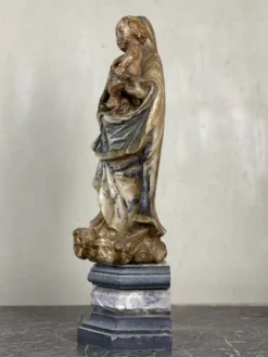 Vierge à l’enfant en albâtre, trace importante de polychromie, Flandre XVIème siècle