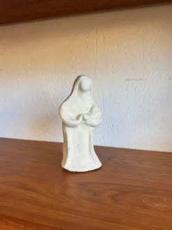 Vierge à l’enfant en plâtre