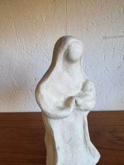 Vierge à l’enfant en plâtre