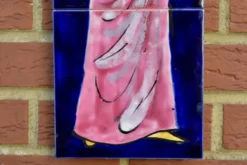 Vierge à l'enfant - peinture sur céramique signée J.Ortega.