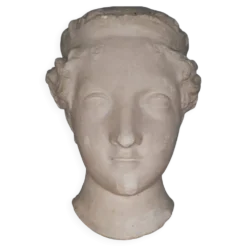 Visage de femme à l’antique en plâtre