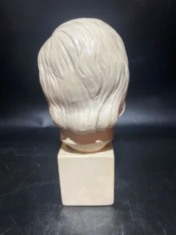 Visage d'homme en plâtre