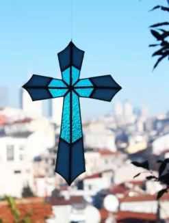 Vitrail Artisanal Croix – Verre Coloré Bleu – 40 × 50 cm – Pièce Unique