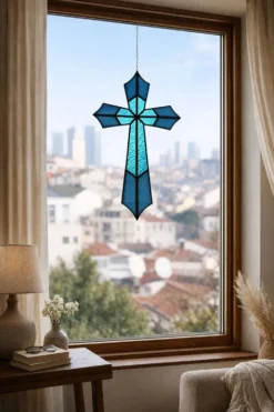 Vitrail Artisanal Croix – Verre Coloré Bleu – 40 × 50 cm – Pièce Unique