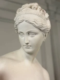 Vénus à la pomme, d’après le modèle de Bertel Thorvaldsen en marbre reconstitué, XXème siècle